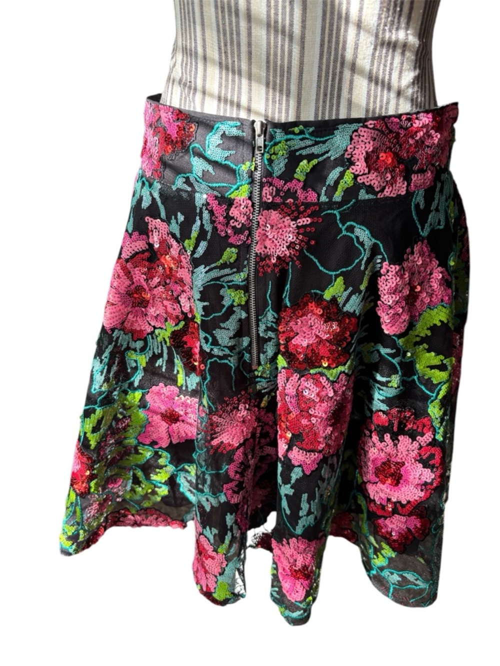 GeeGee Sequin Floral Skirt Size L Black Pink Embroidered Party Mini Skirt NWT - Picture 2 of 3